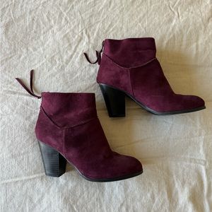 Suede maroon booties
